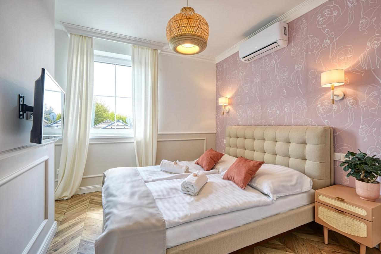 The Doors Luxury Apartment Mosonmagyaróvár Екстериор снимка