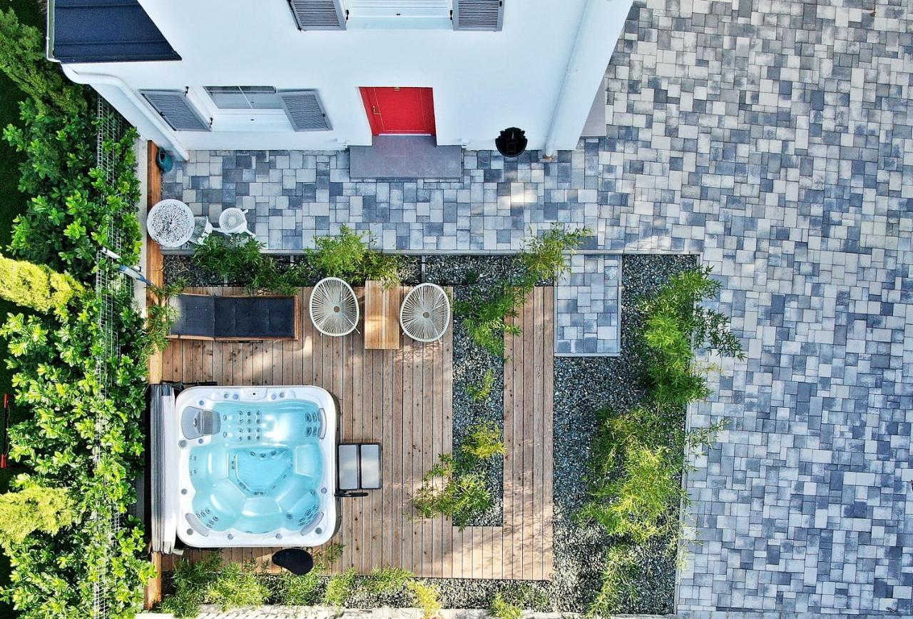 The Doors Luxury Apartment Mosonmagyaróvár Екстериор снимка
