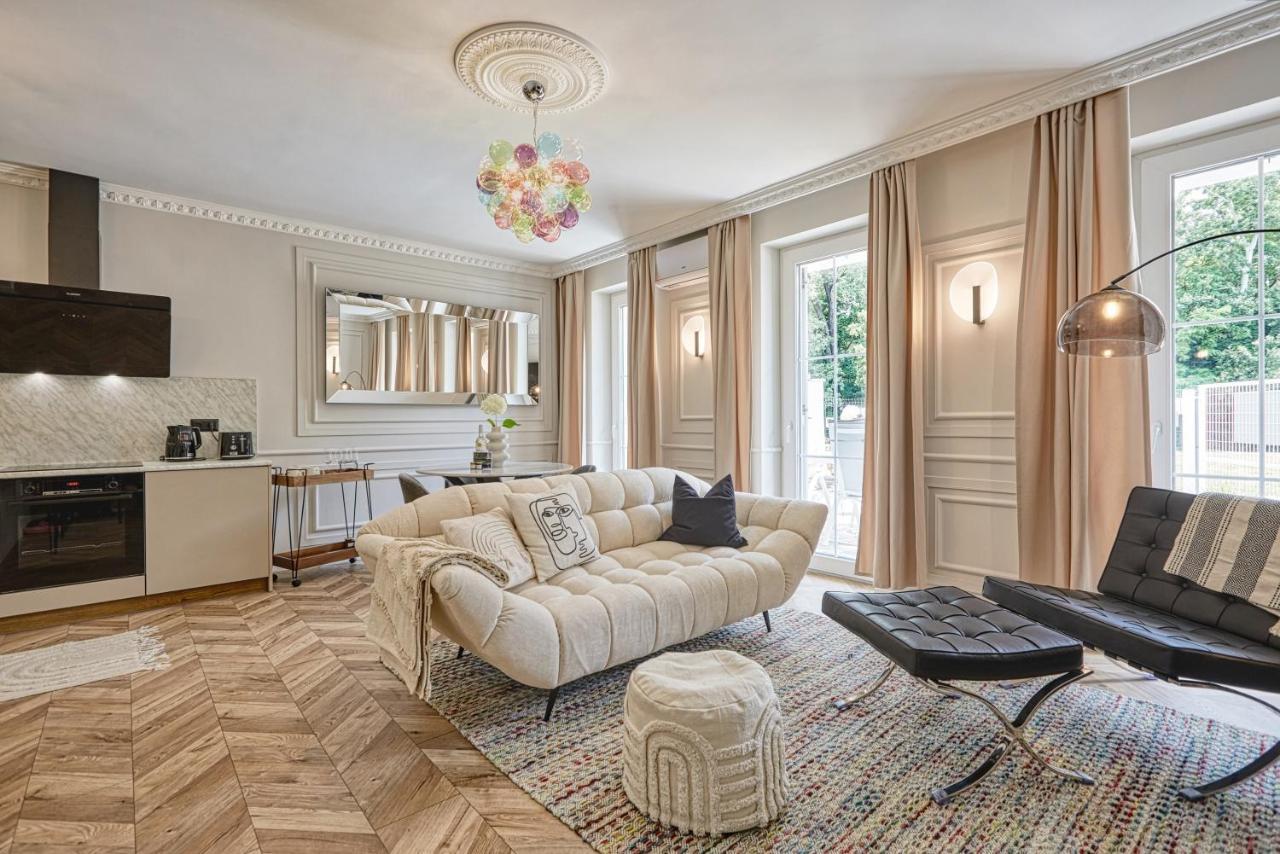The Doors Luxury Apartment Mosonmagyaróvár Екстериор снимка