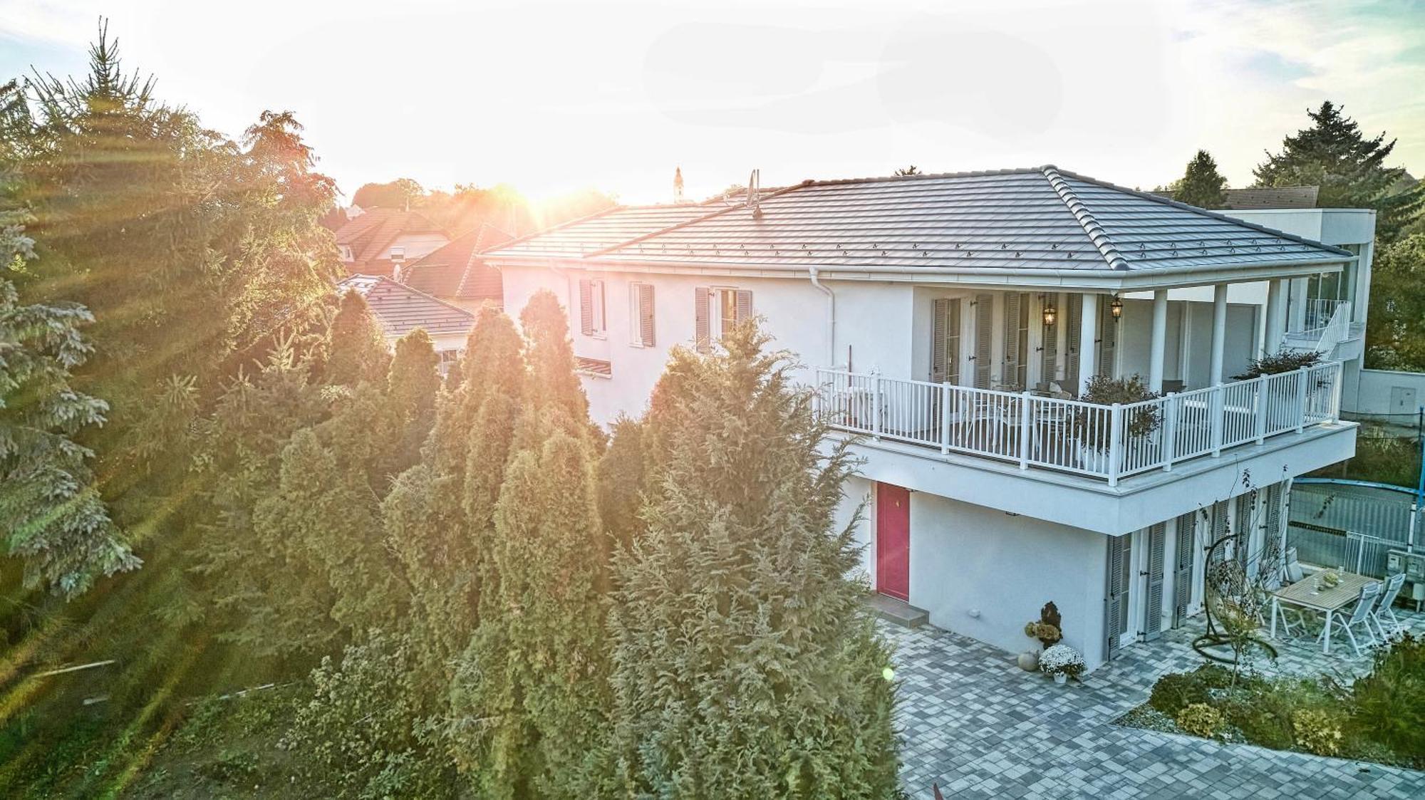 The Doors Luxury Apartment Mosonmagyaróvár Екстериор снимка