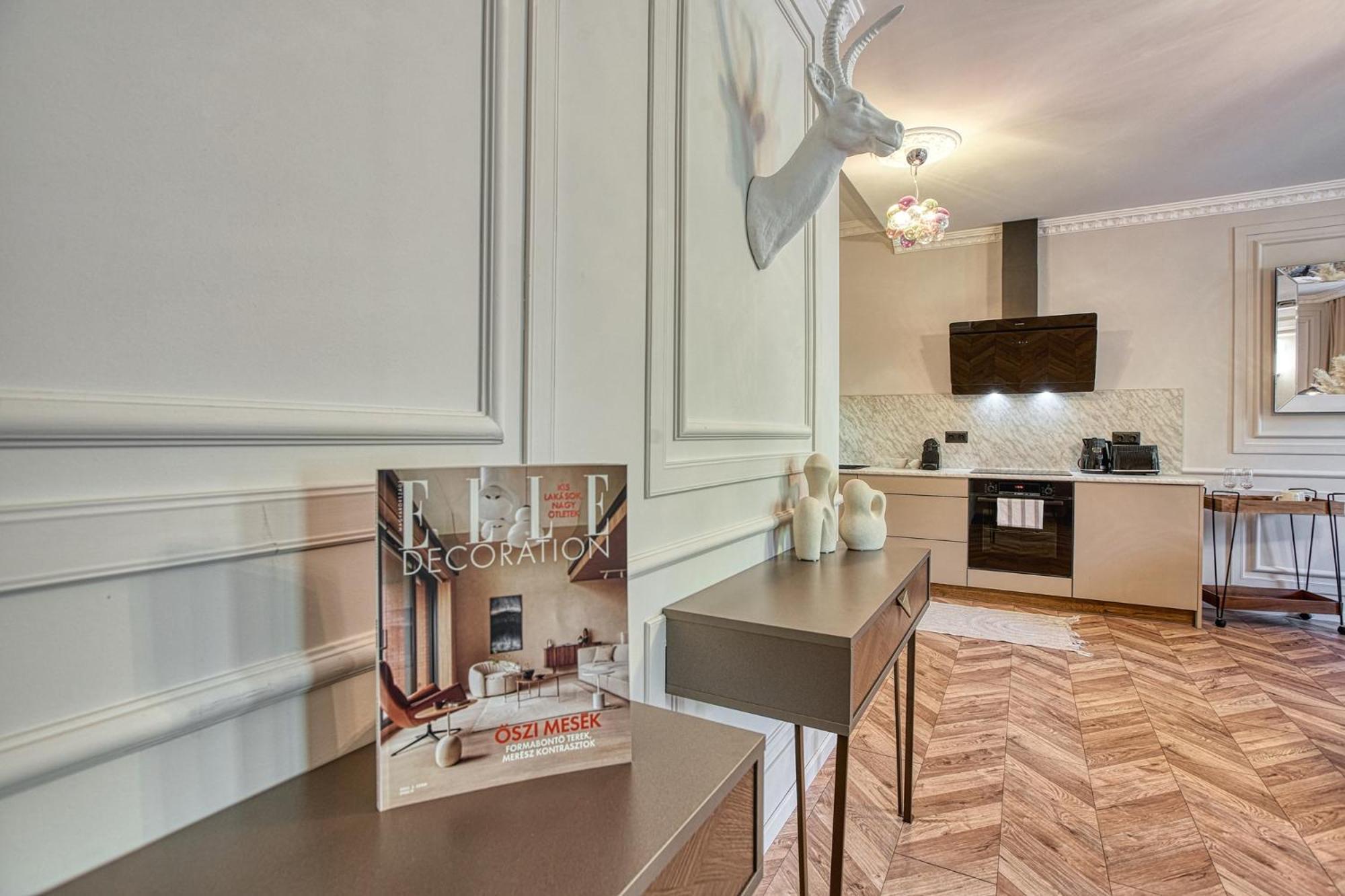 The Doors Luxury Apartment Mosonmagyaróvár Екстериор снимка