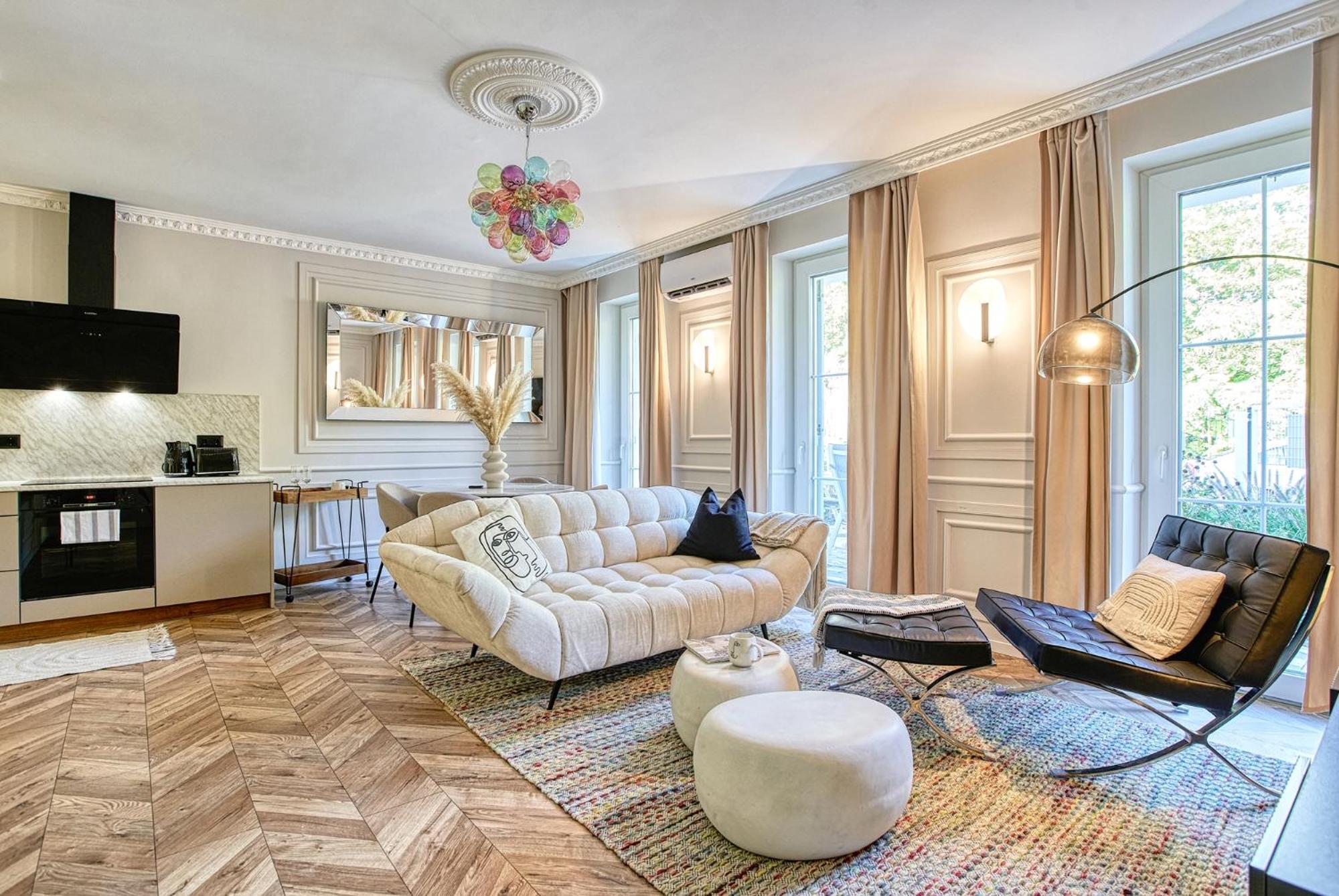 The Doors Luxury Apartment Mosonmagyaróvár Екстериор снимка
