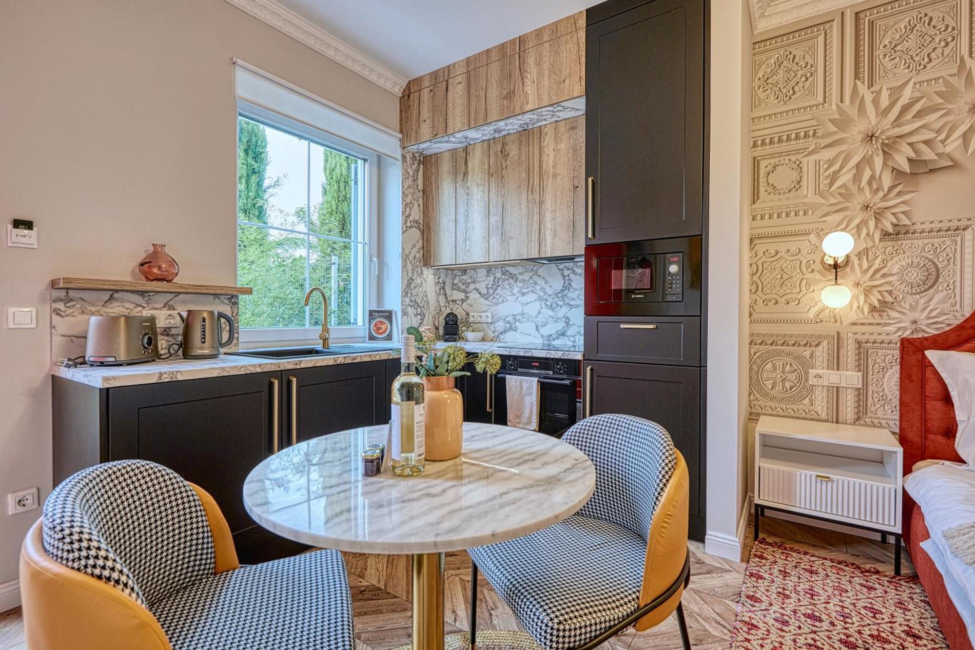 The Doors Luxury Apartment Mosonmagyaróvár Екстериор снимка