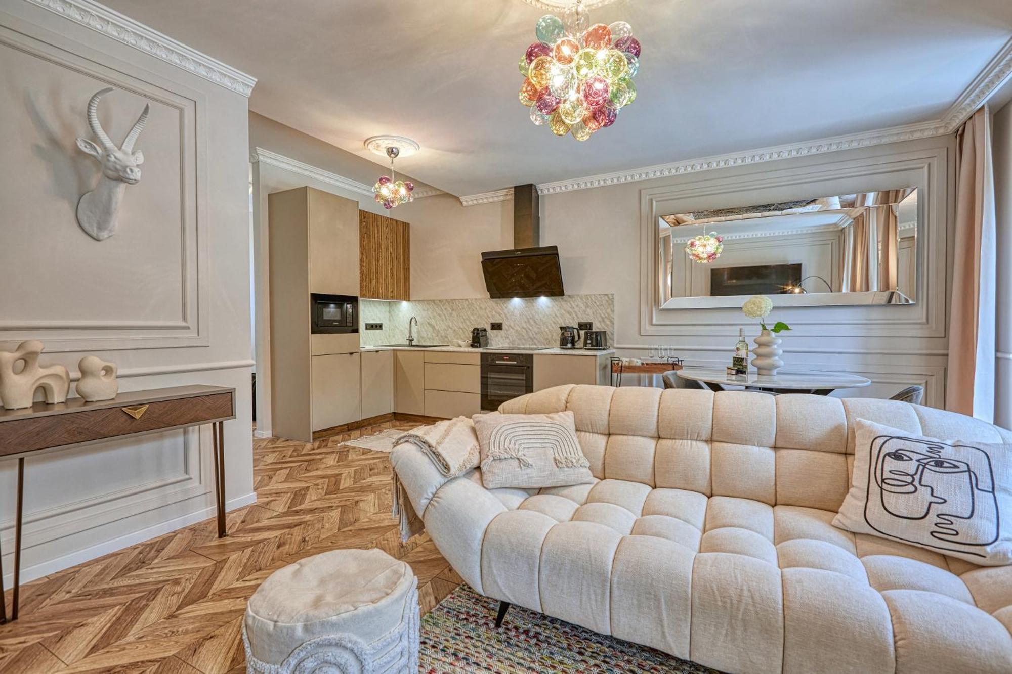 The Doors Luxury Apartment Mosonmagyaróvár Екстериор снимка